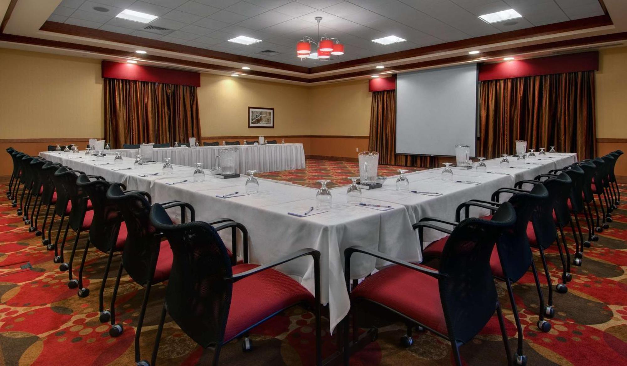 Hilton Garden Inn Milwaukee Airport Kinh doanh bức ảnh