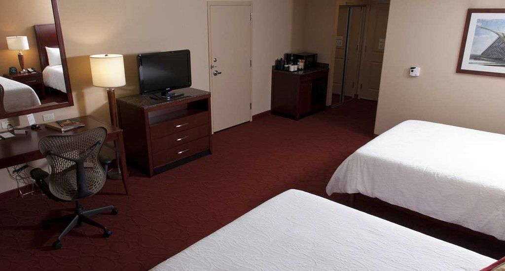 Hilton Garden Inn Milwaukee Airport Ngoại thất bức ảnh